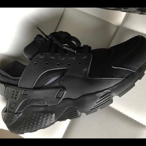 Black Huaraches
